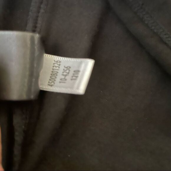 White House Black Market sleeveless blouse with gorgeous details size Small - Picture 8 of 10